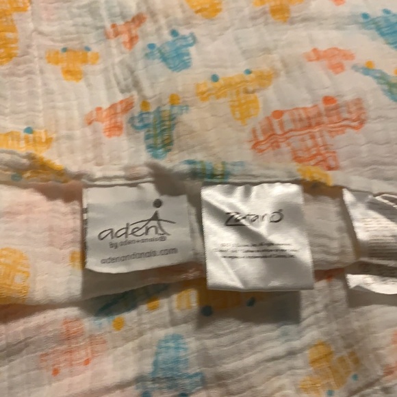 Girls infant romper and blanket - Picture 5 of 7